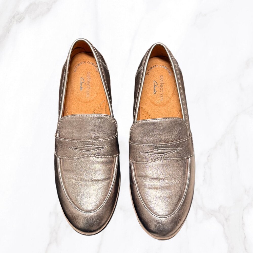 Clarks Women's Metallic Gold Leather Penny Loafers, Size 6.5‎
